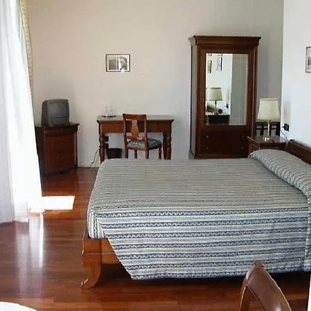 Ξενοδοχείο με διαμερίσματα Taverna Bleu 3*